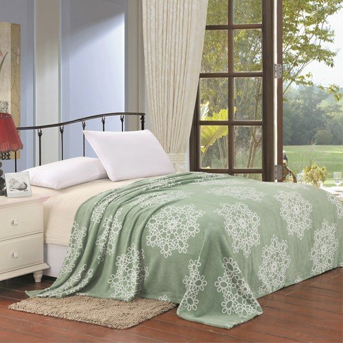 Ben&Jonah Designer Plush King Daisy Microplush Blanket -Lt.Green