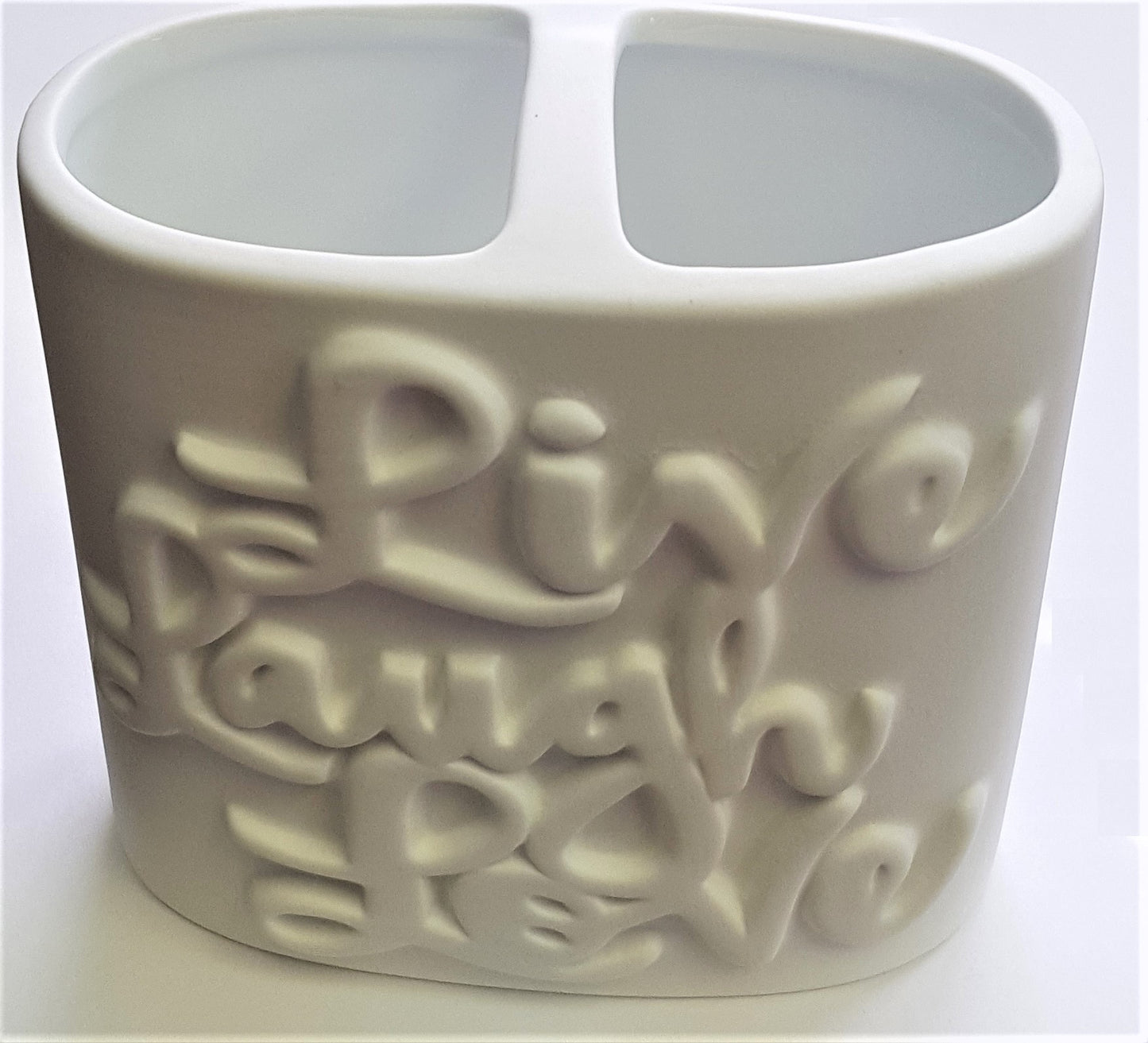 Royal Bath Live Laugh Love Resin Toothbrush Holder (4"H x 4"W x 2.5"D)
